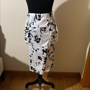 Chic Floral Black and White Midi Skirt